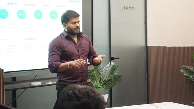 Students attending Learnfella digital marketing training session in Chennai classroom with practical learning and discussion